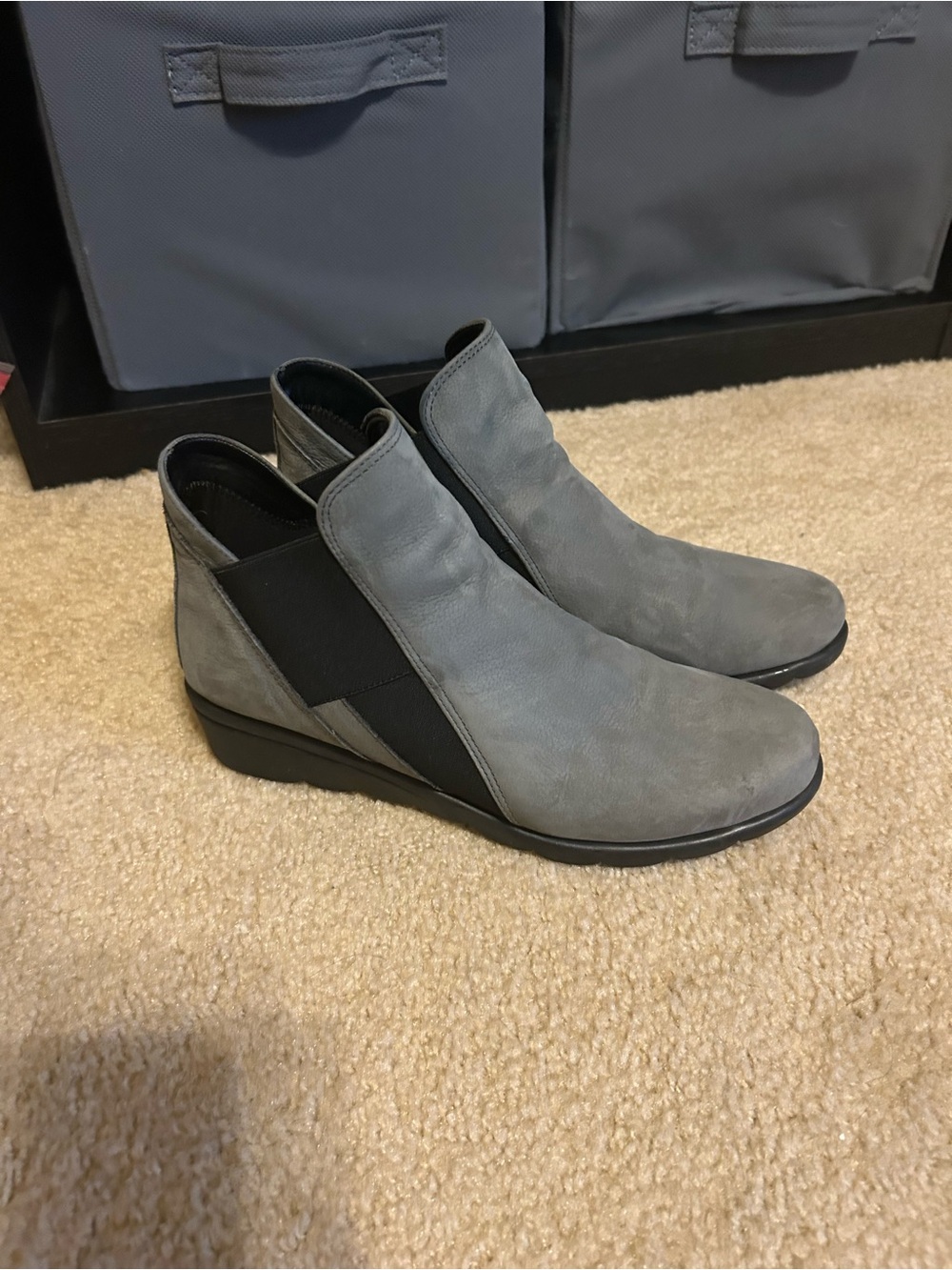 New THE FLEXX women’s Grey Chukka Boots with Black Elastic Panels 7.5